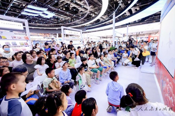 宝货配资 《中国皮影戏》及皮影戏展演活动亮相北京国际图书博览会