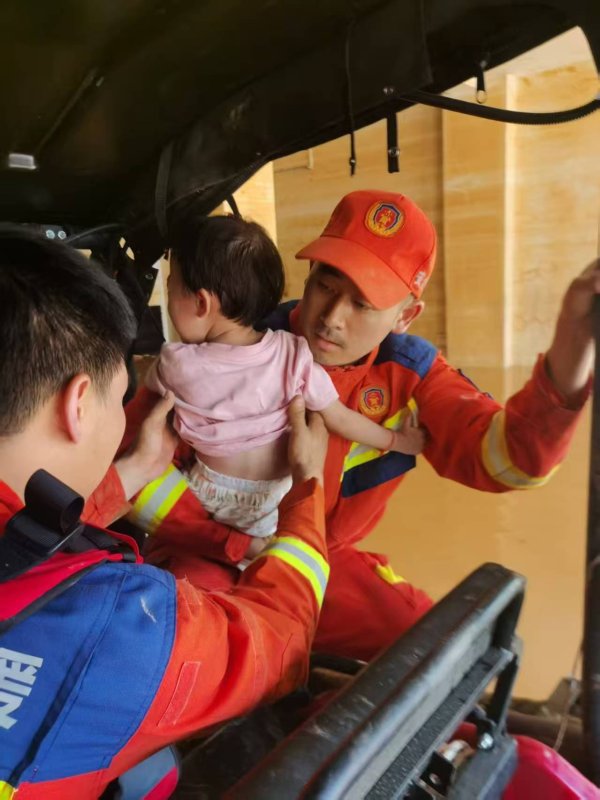 兴泊证券 “别怕，我来救你们了！”——贵州省黔东南州榕江县防汛抢险救灾现场直击